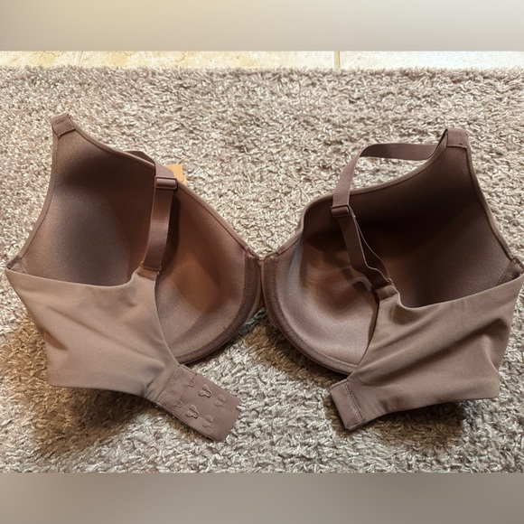 SKIMS Fits Everybody T-Shirt Bra - Picture 2 of 4